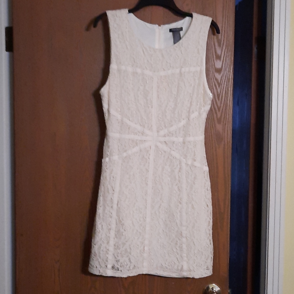 Sleeveless lace dress. Bisou Bisou size 16.